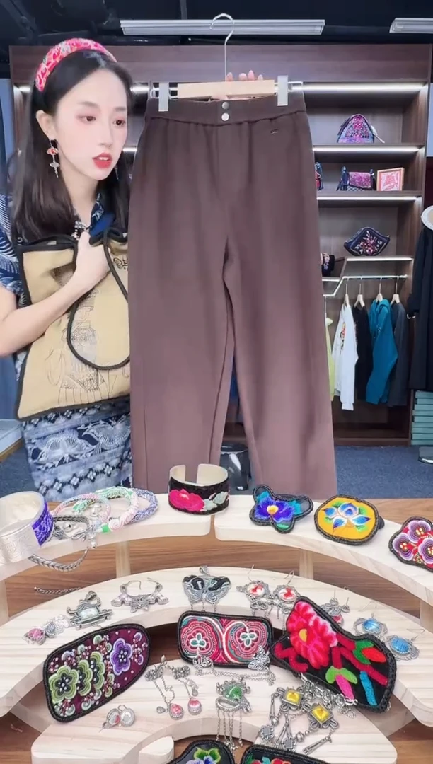 织绣天**芳蒙阿苏苗绣传承店咖色