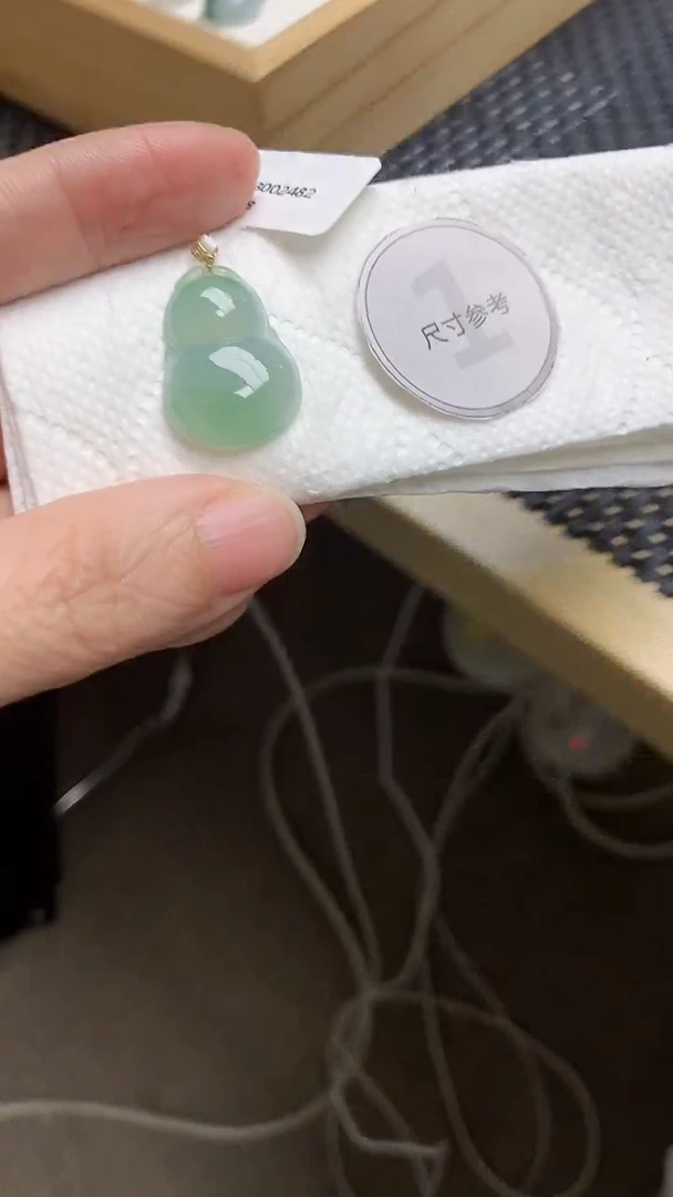 颈饰18K金镶嵌翡翠天然缅甸A货翡翠