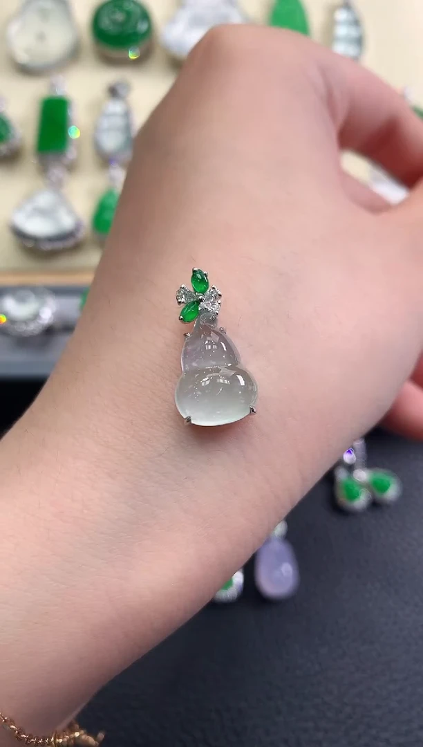 翡翠18K金镶嵌吊坠(不含链)春日珠宝 D8