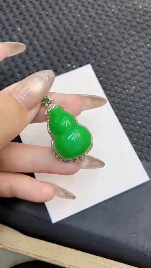 颈饰18K金镶嵌翡翠百**檬1