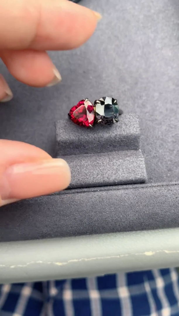 尖晶石戒指18K金镶嵌5.7ct双石尖晶戒指  GE