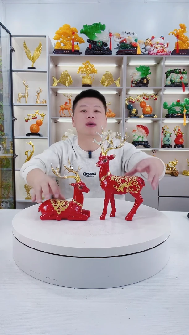 摆件一对红色鹿摆件