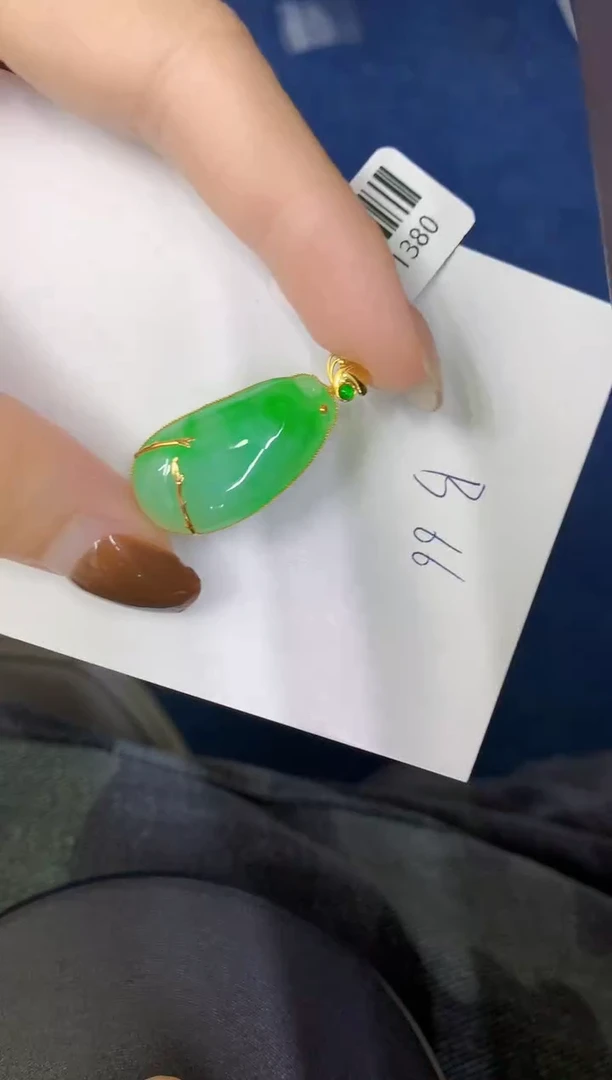 颈饰18K金镶嵌翡翠缅甸天然翡翠A货