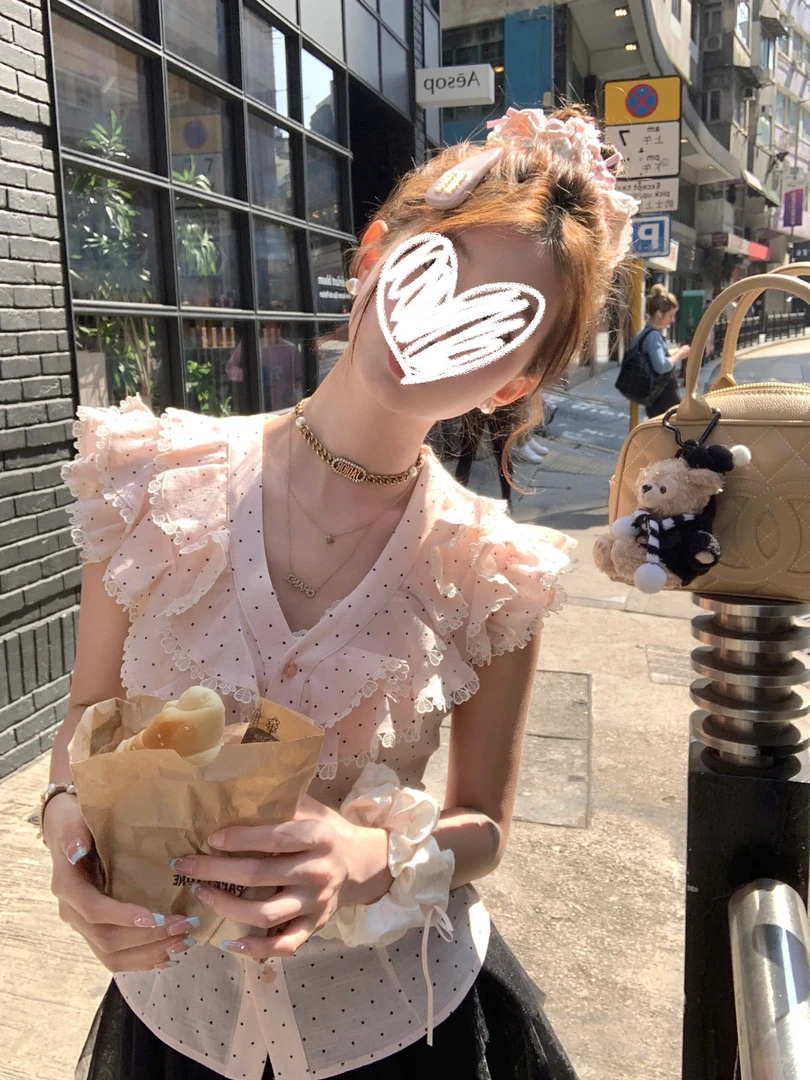 韩版甜美减龄荷叶边设计波点时尚收腰显瘦V领无袖衬衫上衣女