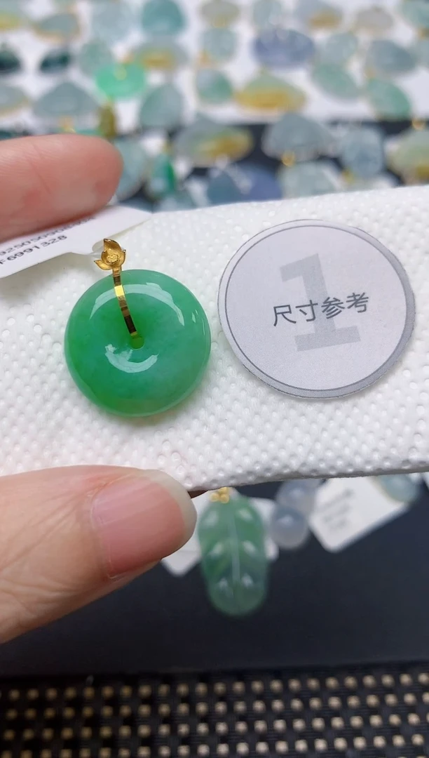 颈饰18K金镶嵌翡翠天然缅甸A货翡翠