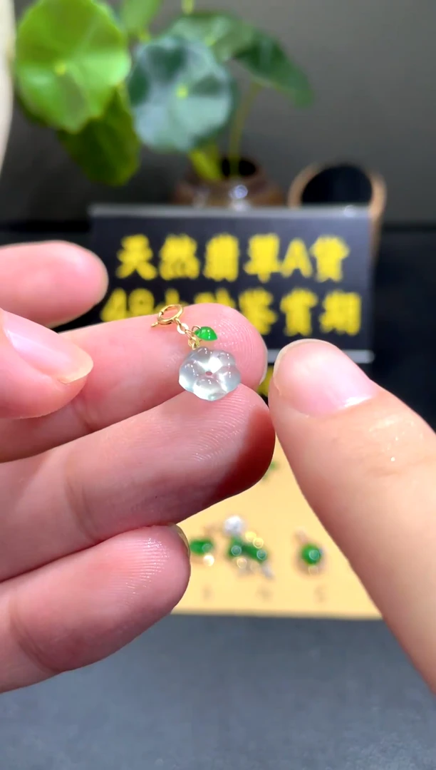 颈饰18K金镶嵌翡翠翡翠A货