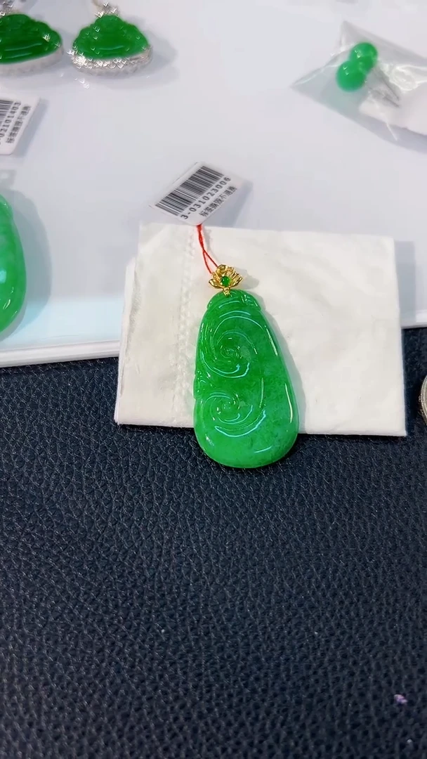 颈饰18K金镶嵌翡翠 缅料A货/支持复检/一件