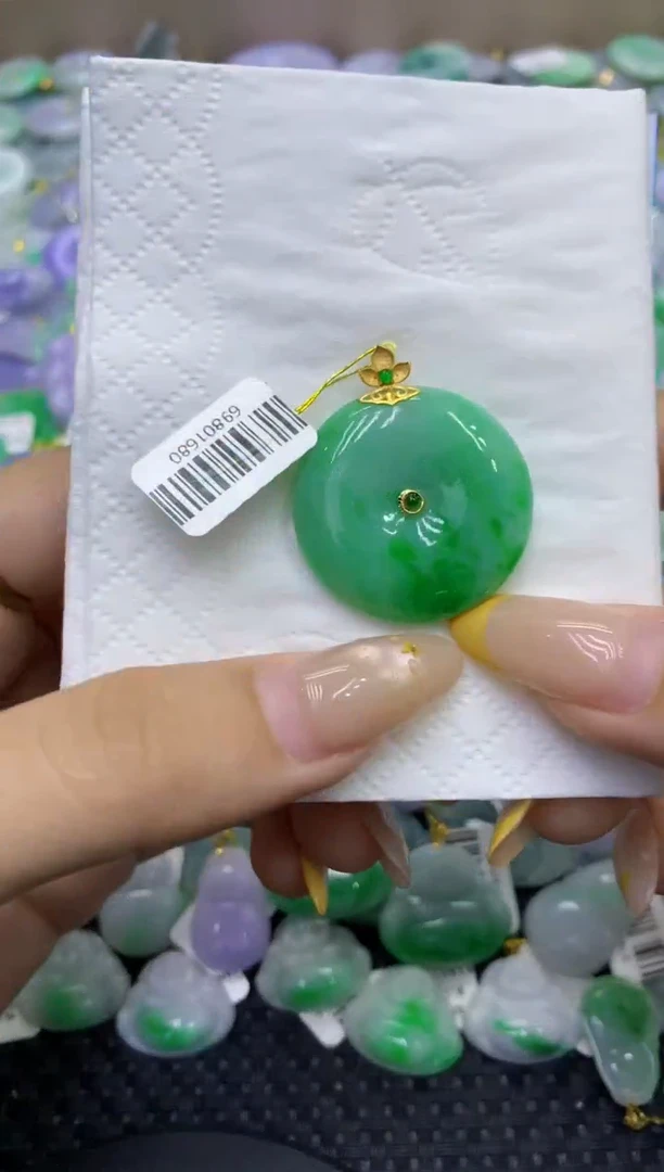 颈饰18K金镶嵌翡翠天然缅甸翡翠A货