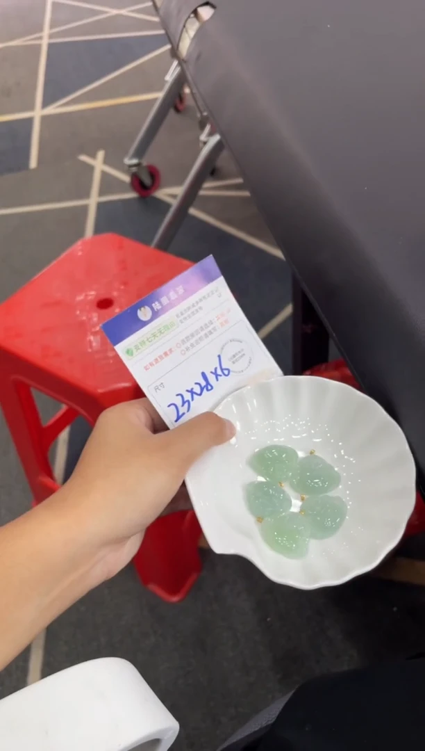 18K金镶嵌挂件翡翠佛公多样性发其一CP配绳8