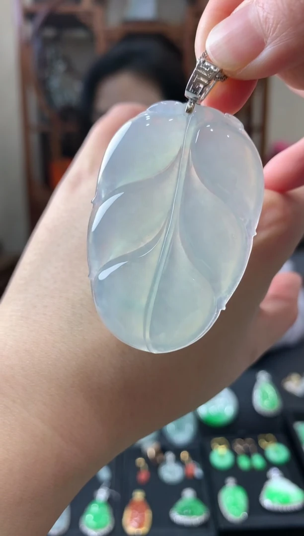 【闪购商品】翡翠吊坠(不含链)18K金镶嵌挂件