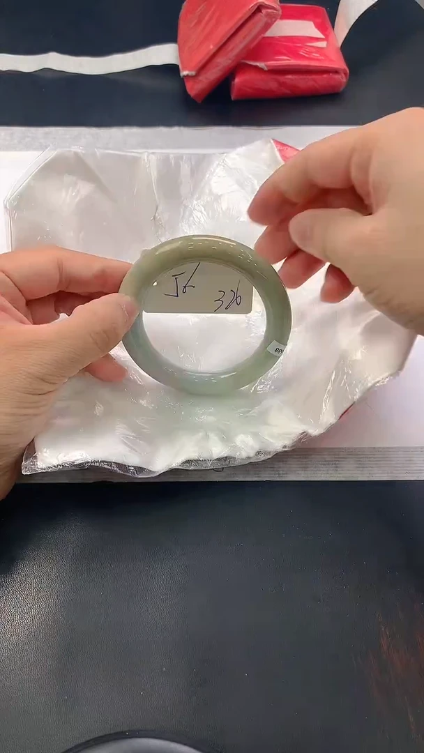 翡翠手镯未镶嵌122