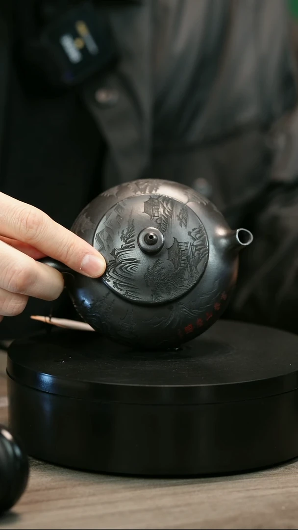 茶壶紫砂钟*H1823李传荣石黄刻绘寒江