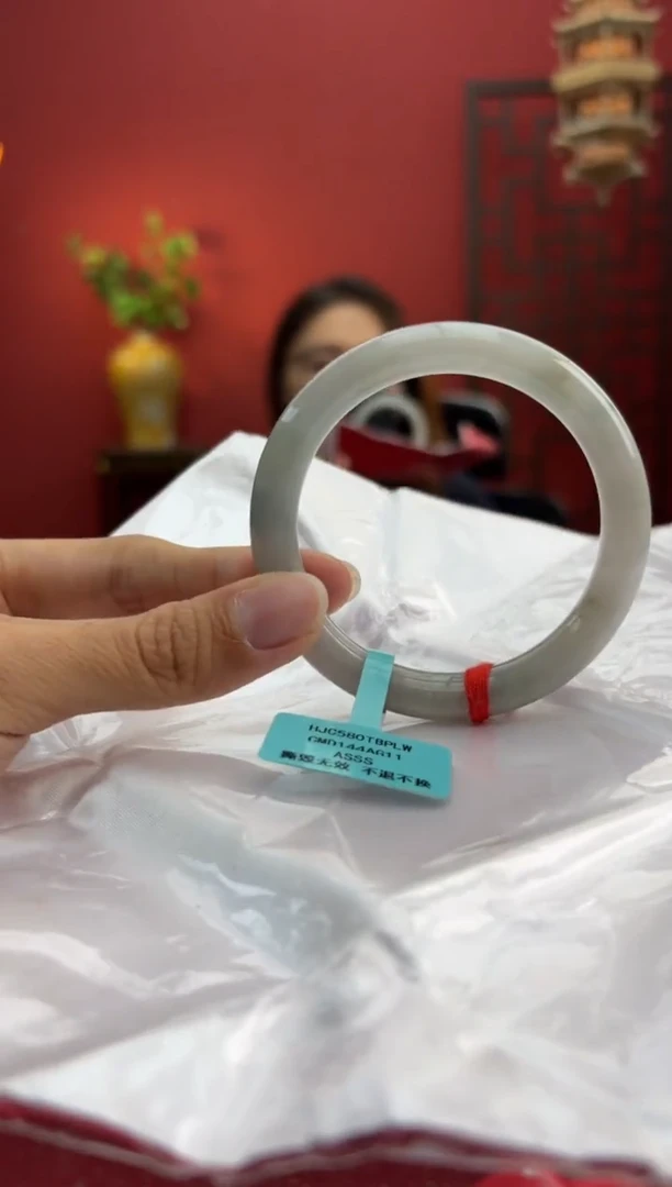 未镶嵌手镯（圆镯）翡翠翡翠手镯