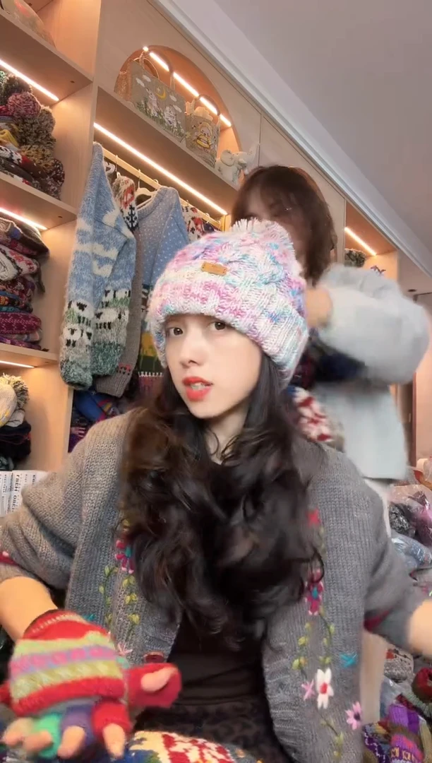 绵羊毛白彩翻边帽