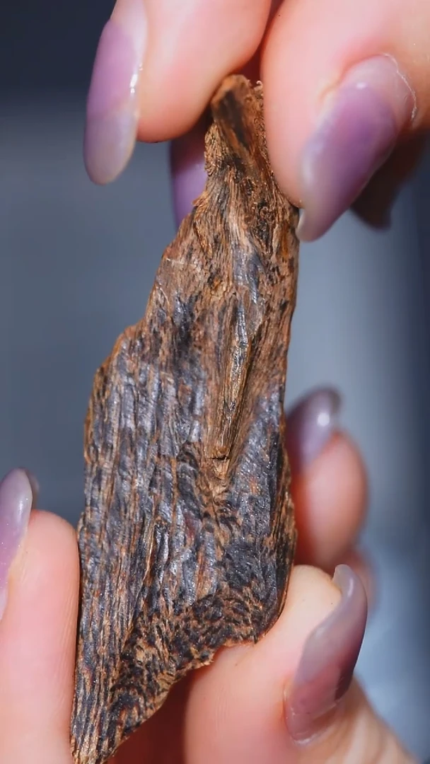 沉香沉香碎屑越南香料2.2克