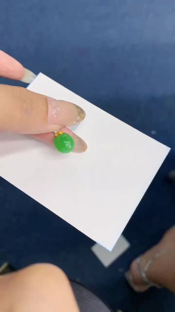翡翠18K金镶嵌颈饰           1