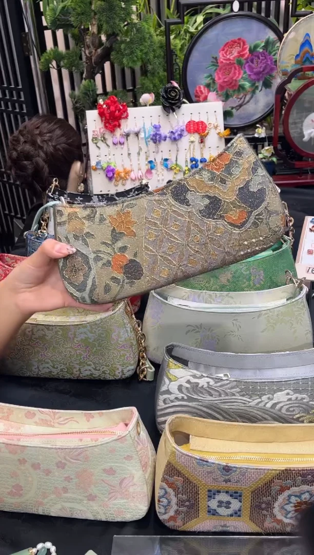 织绣C***苏非遗绒花苏绣饰品