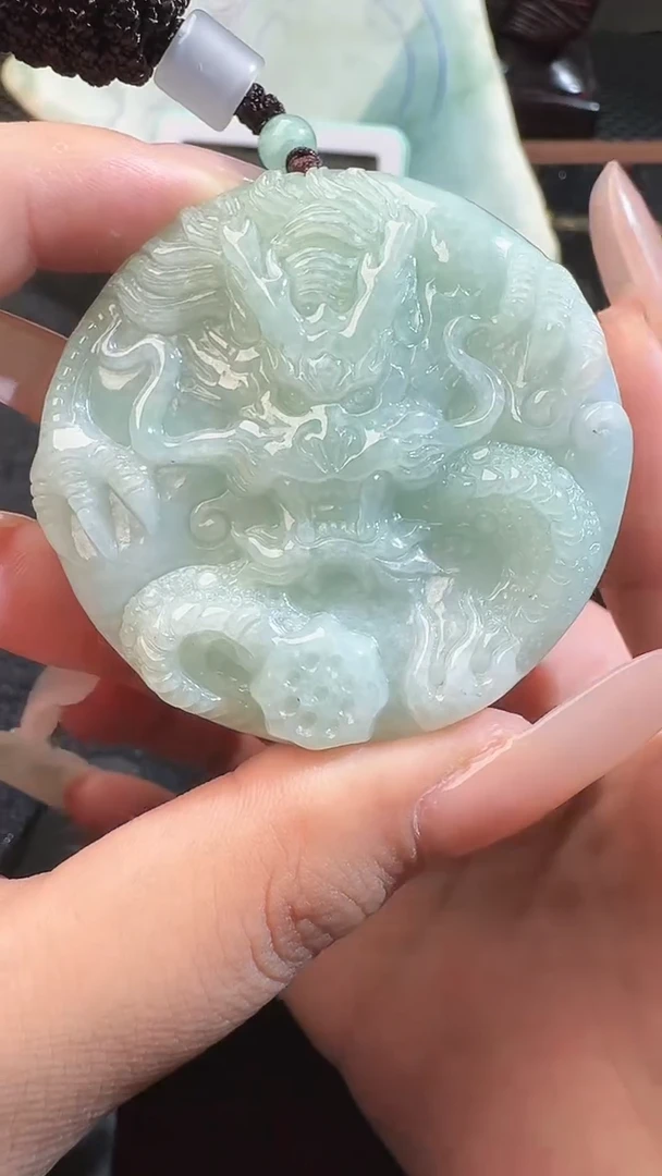 翡翠未镶嵌颈饰雷*挂件