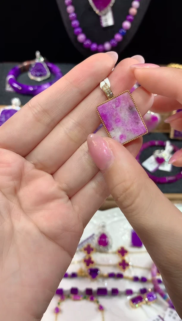 苏纪石（舒俱来）18K金镶嵌，吊坠