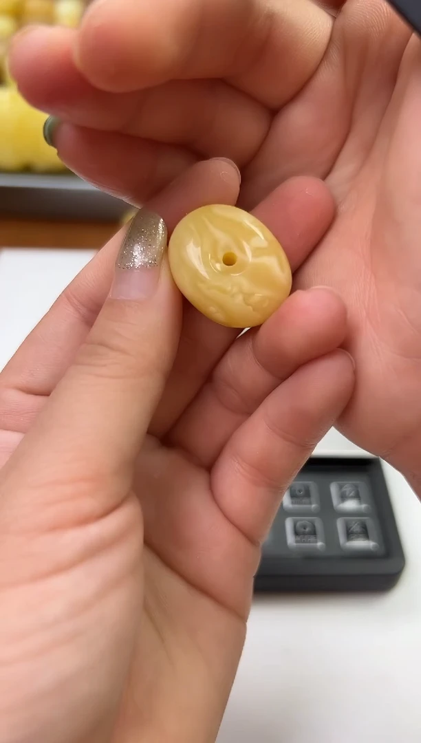 未镶嵌蜜蜡裸石琥珀蜜蜡吊坠