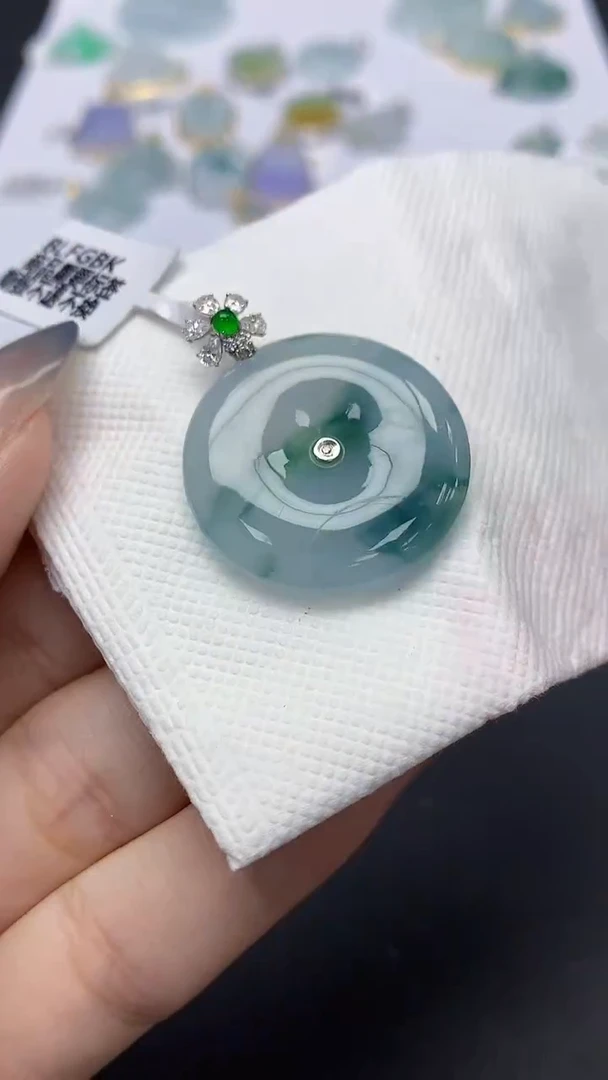 翡翠18K金镶嵌颈饰天然缅甸a货翡翠