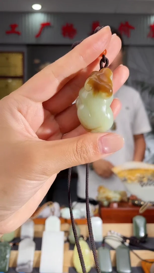 和田玉未镶嵌颈饰1