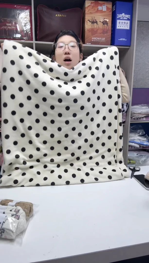 棉150*200cm绒被套咖色点点