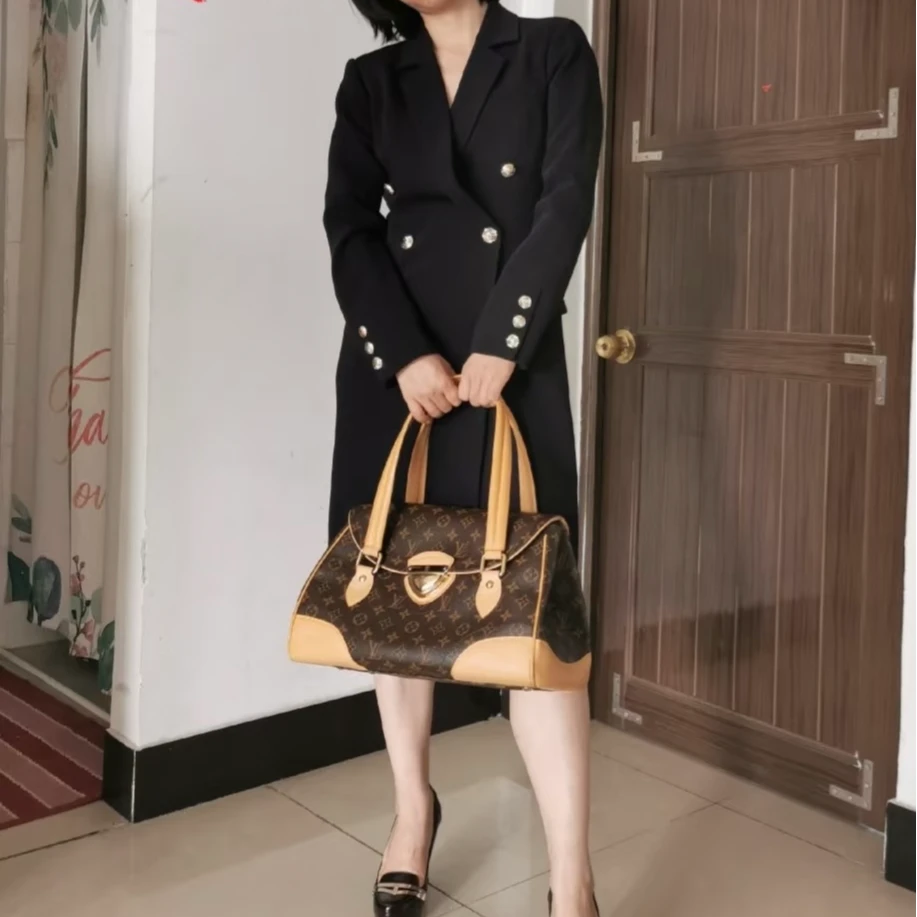 修复品LouisVuitton/路易威登   曼哈顿金盾 换新植鞣革