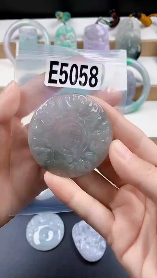 颈饰未镶嵌翡翠天然翡翠吊坠挂件