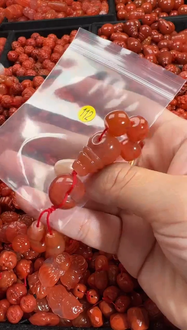 颈饰未镶嵌南红玛瑙1