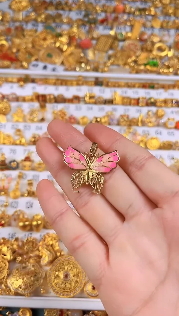 铜合金无项链吊坠大蝴蝶一个