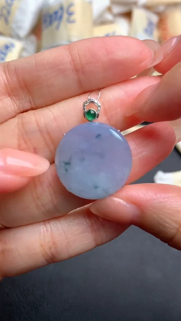 18K金镶嵌挂件翡翠一