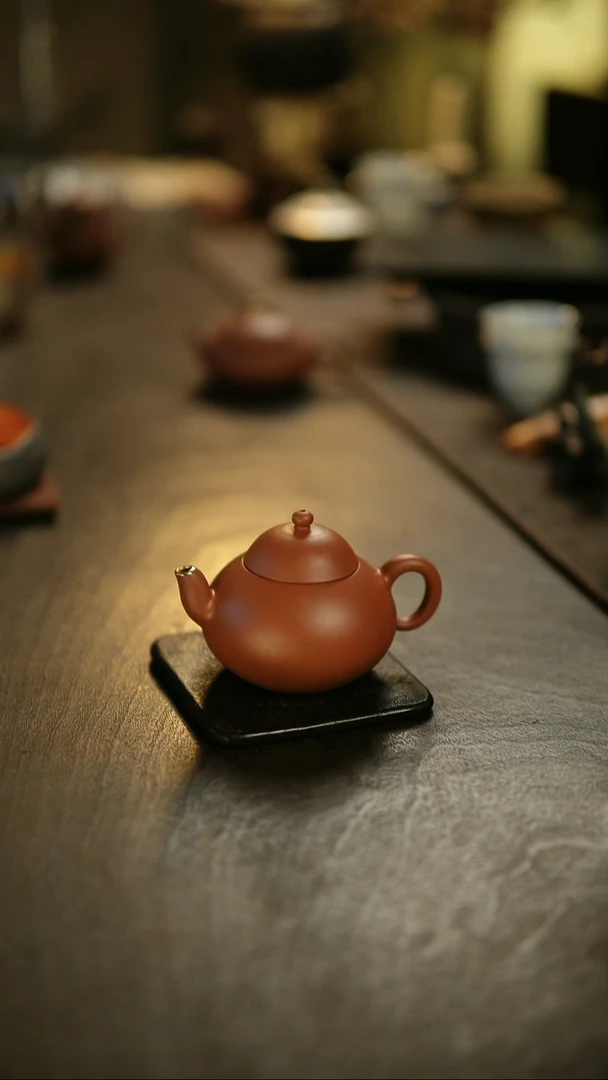 阿眠      陋影手拉坯朱泥包金