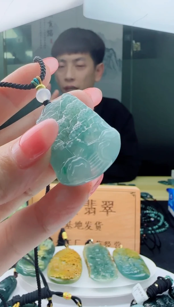 【闪购商品】翡翠颈饰未镶嵌多样性随机一件发货