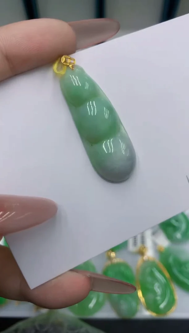 颈饰18K金镶嵌翡翠11111