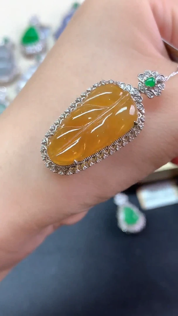 吊坠(不含链)18K金镶嵌翡翠吊坠(不含链)|8800