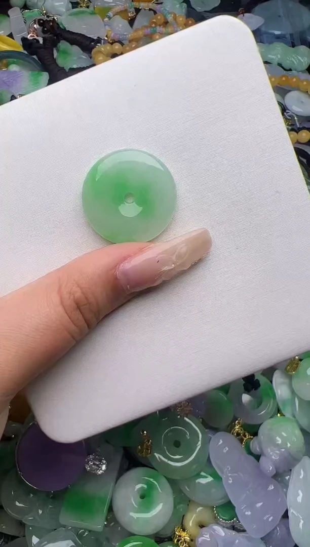 翡翠未镶嵌颈饰天然缅甸翡翠吊坠
