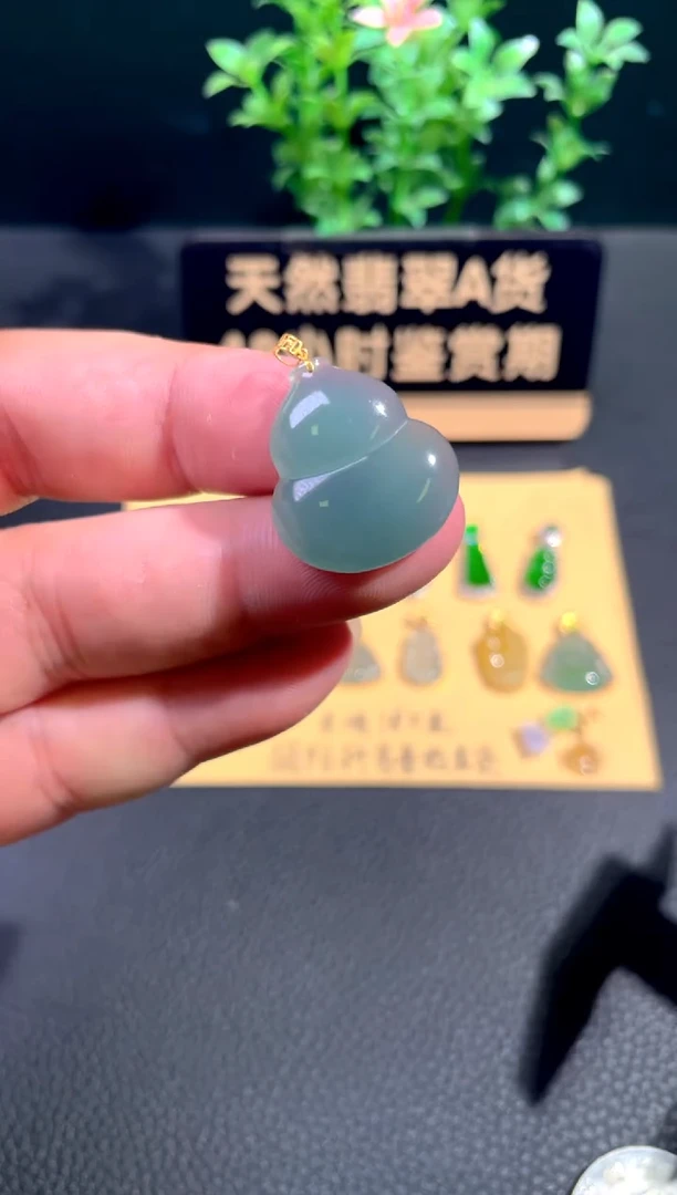 颈饰18K金镶嵌翡翠翡翠