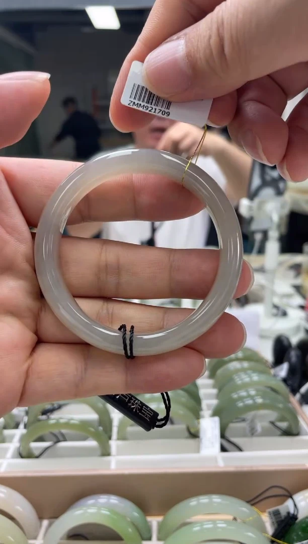 和田玉手镯未镶嵌编码 1709圈口54-55