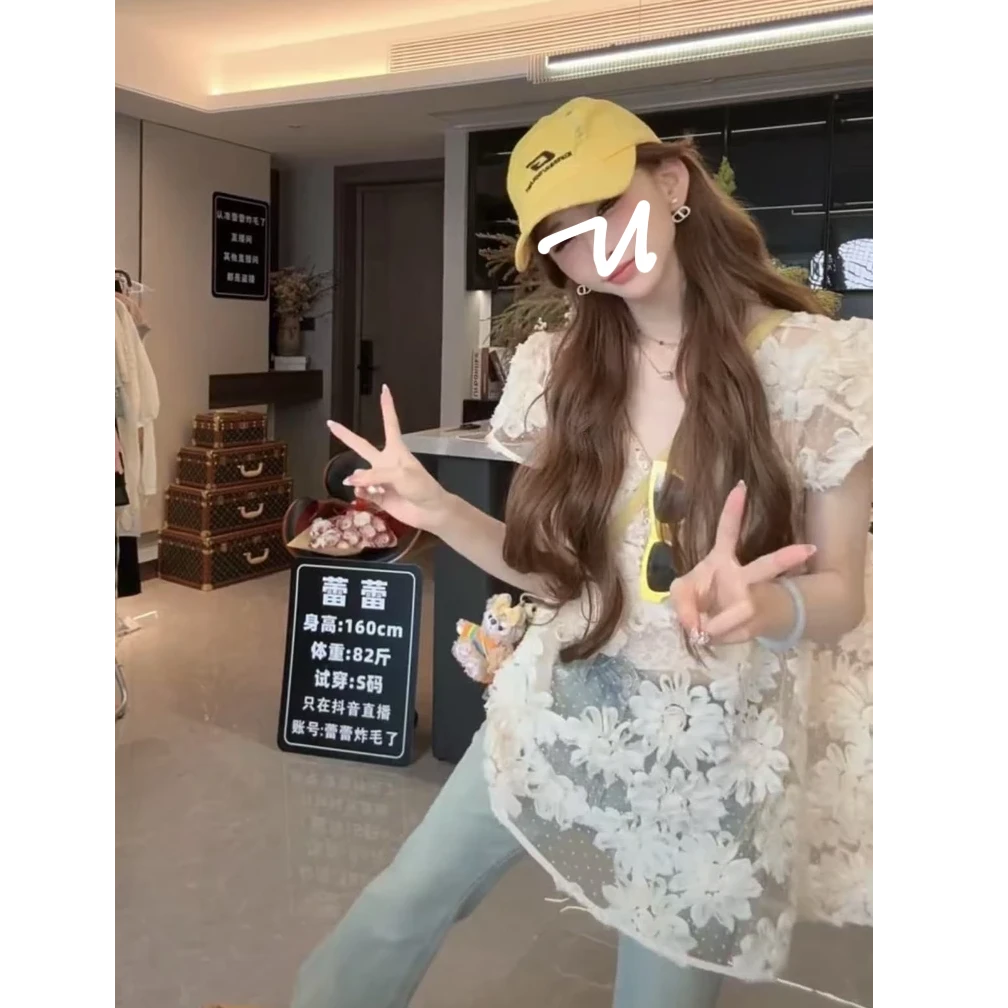 立体V领蕾丝花朵衫上衣