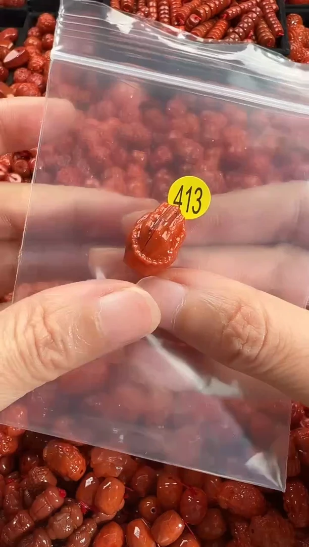 颈饰未镶嵌南红玛瑙1