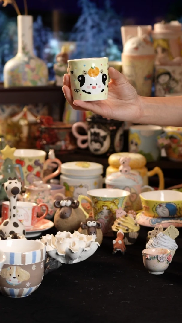 摆件陶景德镇釉下彩手绘设计师款陶瓷