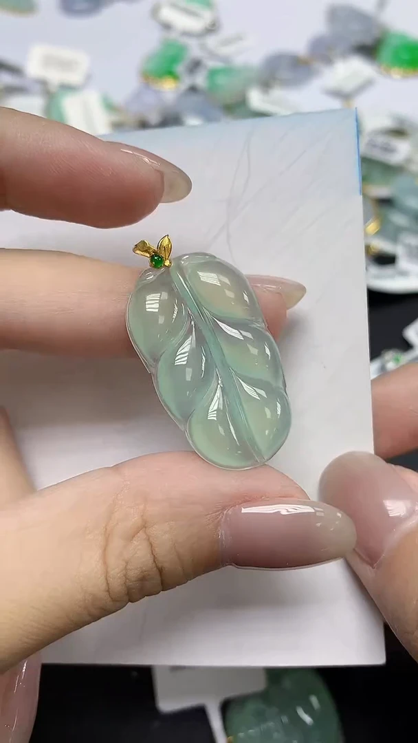 翡翠18K金镶嵌颈饰天然缅甸翡翠A货
