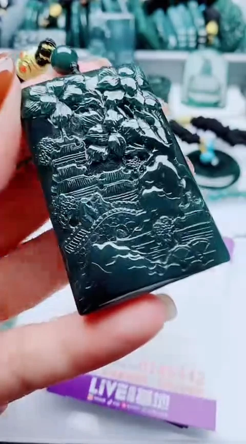 颈饰未镶嵌翡翠