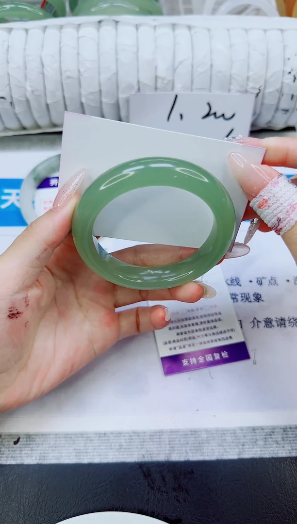 未镶嵌手镯石英质玉55/56