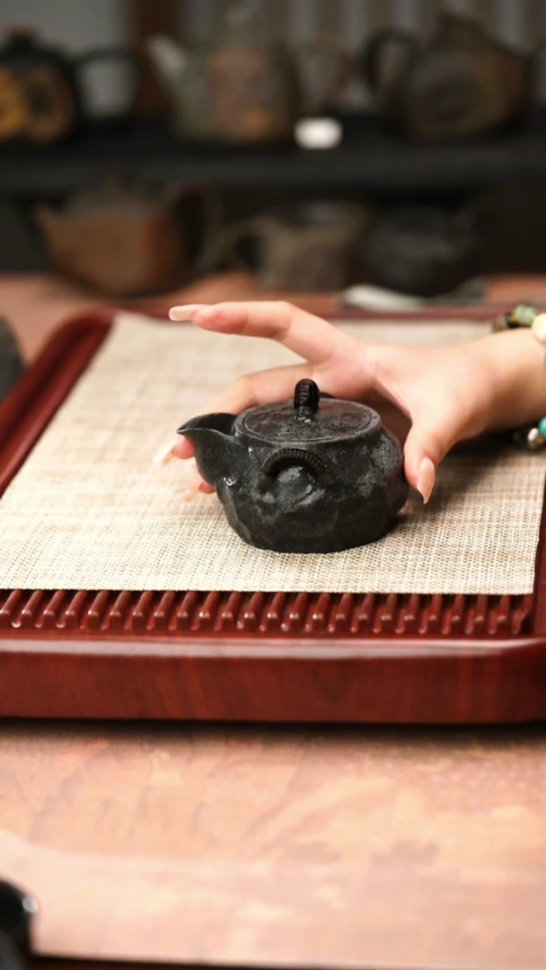 柯荣盛老师作品冰碛岩重工雕刻手凿手抓壶180cc