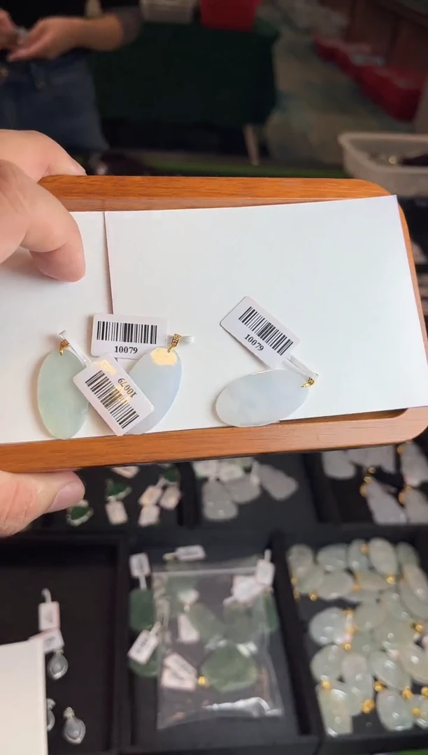 颈饰18K金镶嵌翡翠10079/多样性发一个