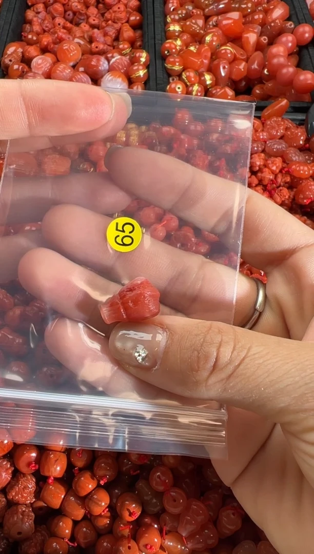 【闪购商品】南红玛瑙颈饰未镶嵌1