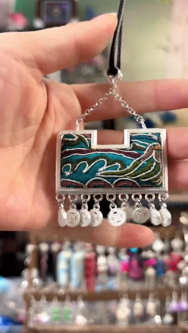 彩云南阁非遗老绣饰品730*