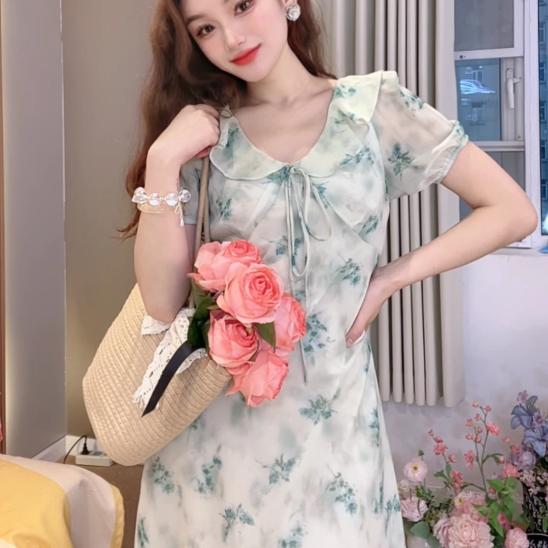 新款法式碎花连衣裙新款设计感小众收腰显瘦2025夏季气质长裙